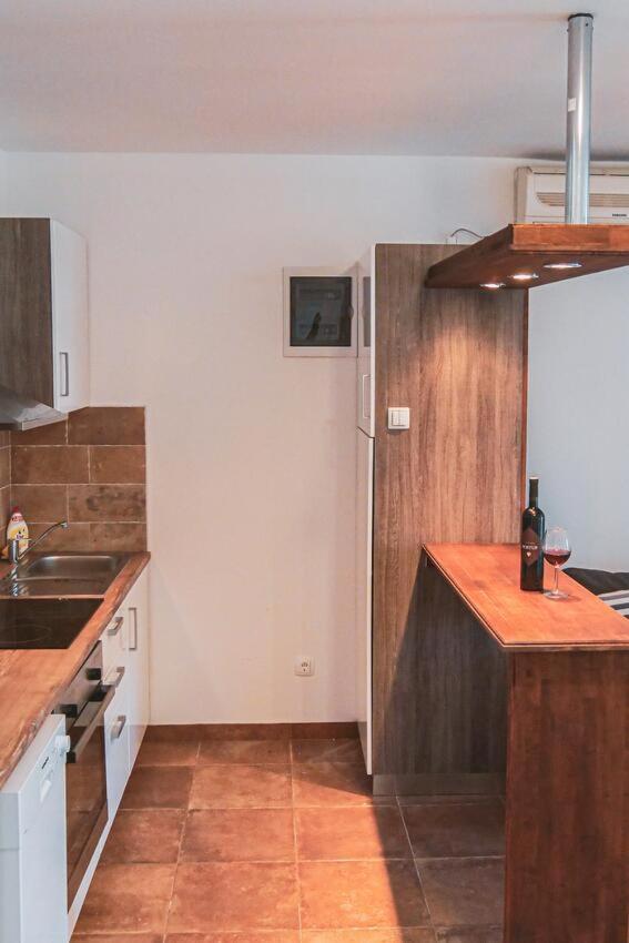 Fully Renovated One Bedroom Apartment With A Seaview - A Sevid Exterior photo